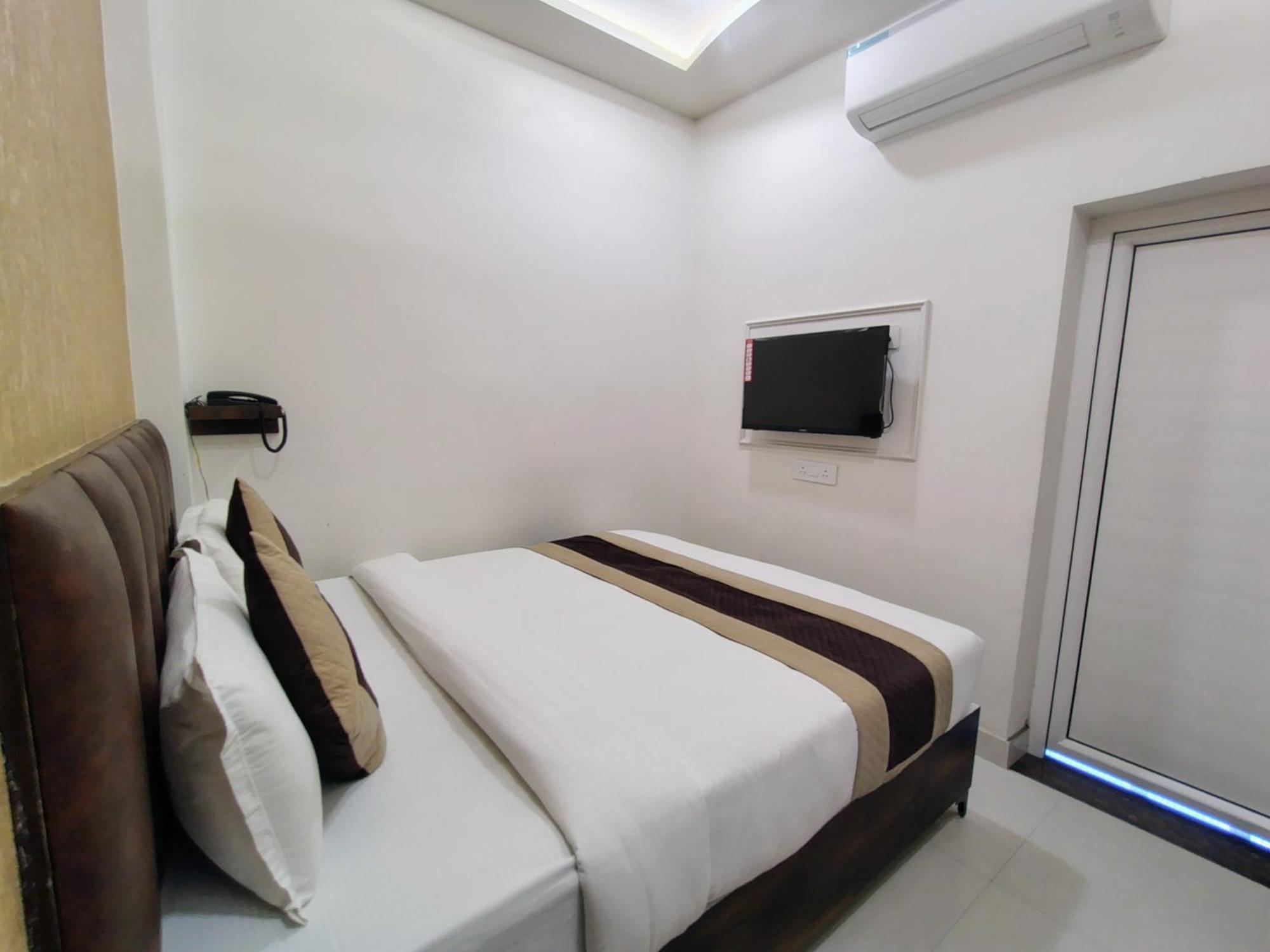 Hotel Mrk Βαρανάσι Εξωτερικό φωτογραφία