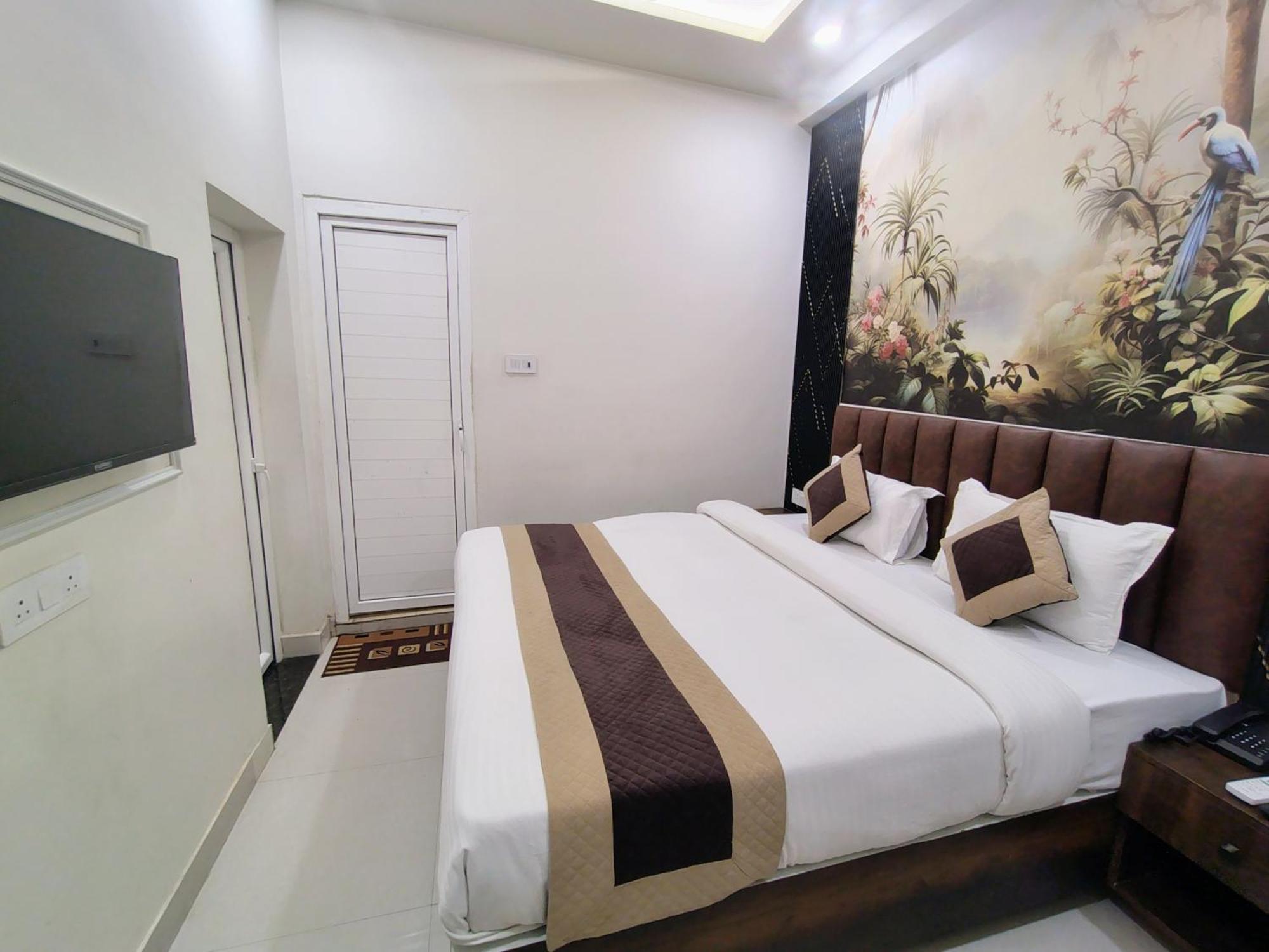 Hotel Mrk Βαρανάσι Εξωτερικό φωτογραφία